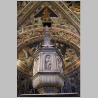 Photo by Miguel Hermoso Cuesta on Wikipedia.JPG